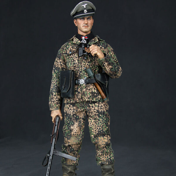 DAM 93030 - German Waffen-SS Panzer Commander