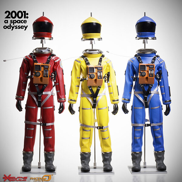 PL2014-96 - Discovery Astronaut Blue Space Suit 1:6 scale action
