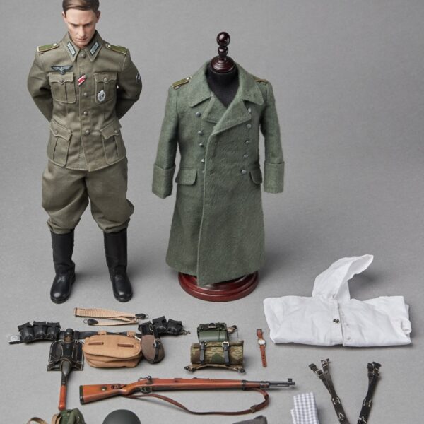 AL-100036 Alert Line 1:6 WWII German Army Soldier Figure