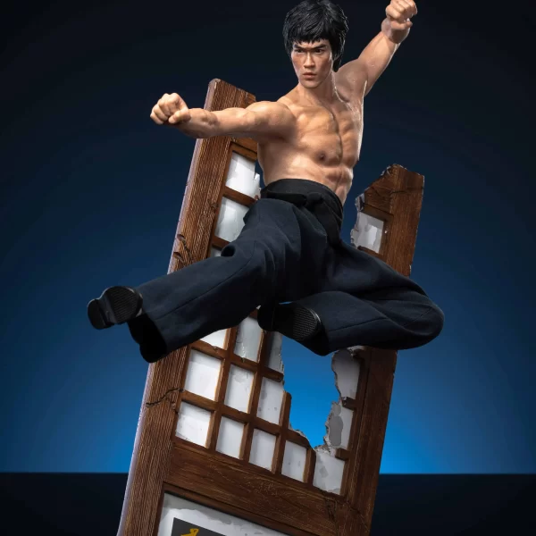 SA6061 - STAR ACE - 30cm Polyresin Statue - Bruce Lee "Flying-kick"